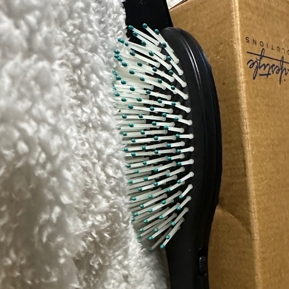 Avon Soothing Strokes Hairbrush with White and Teal Bristles main image 9